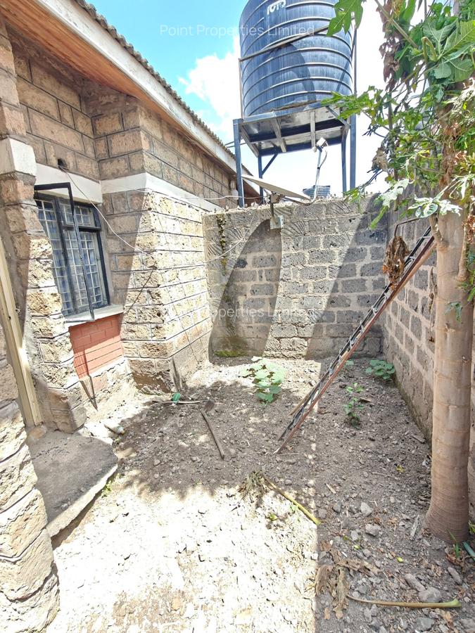 3 Bed House with En Suite in Donholm - 3