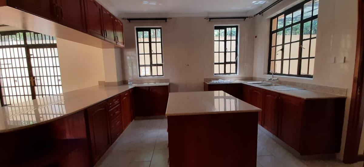 5 Bed Townhouse with En Suite at Kyuna Crescent - 7