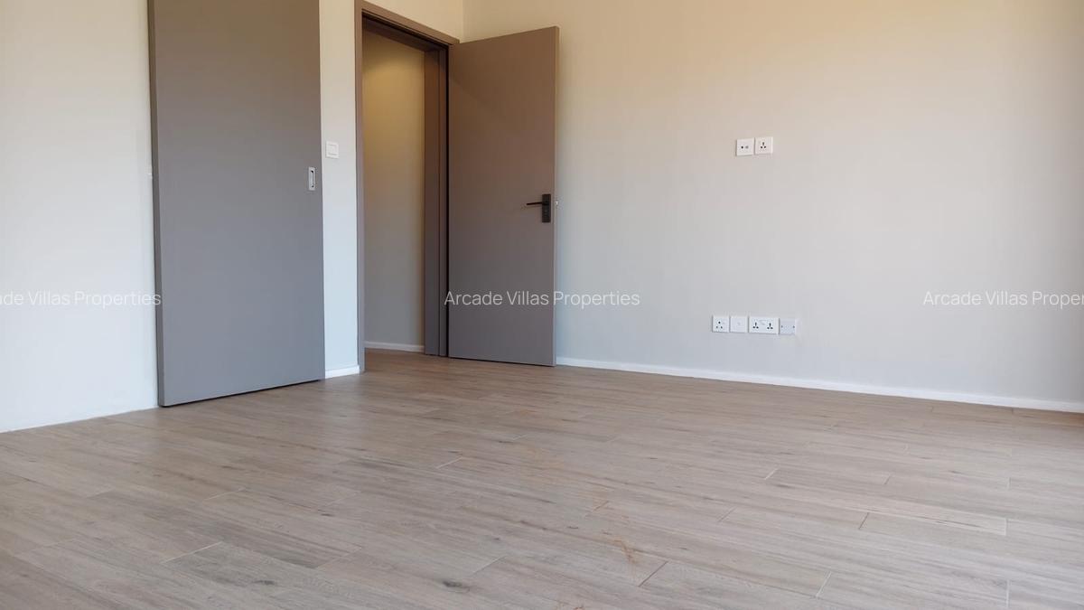 3 Bed Apartment with En Suite in Nyari - 14