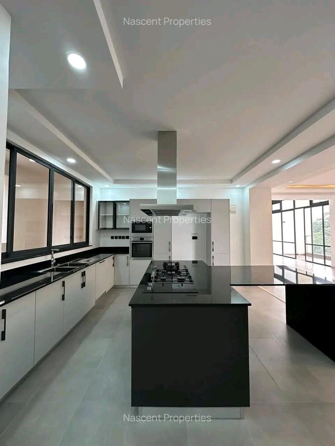 4 Bed Apartment with En Suite at Riverside Dr - 9