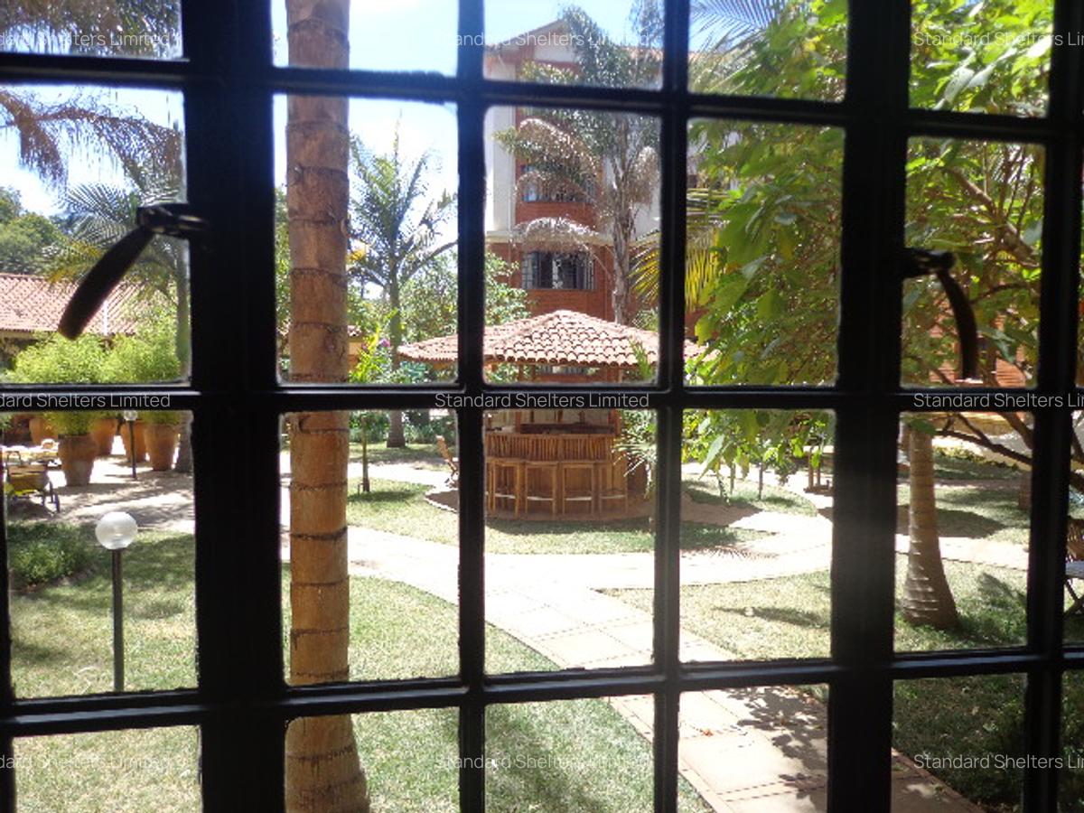 Serviced 3 Bed Apartment with En Suite in Spring Valley - 11