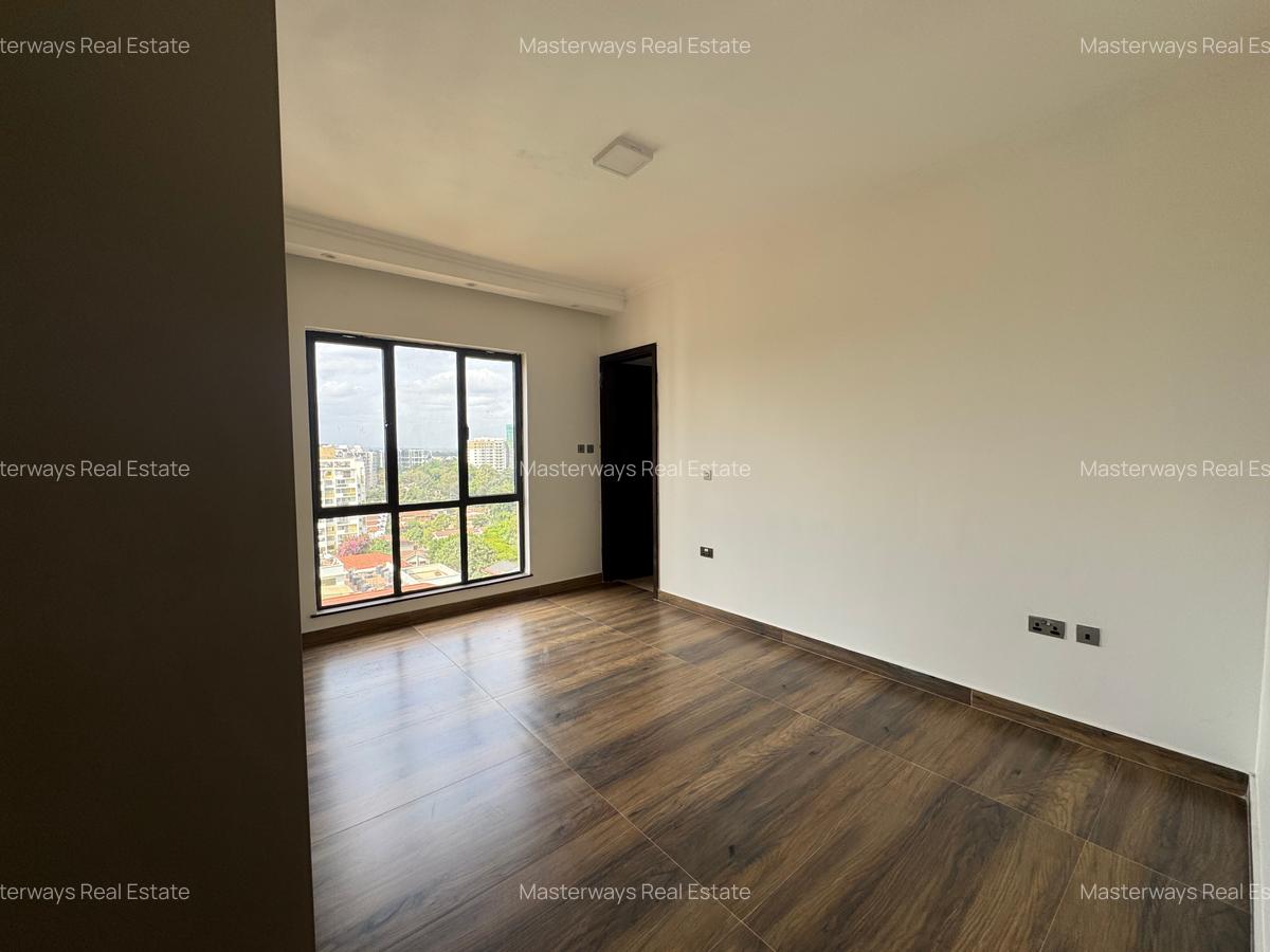 Serviced 3 Bed Apartment with En Suite in Brookside - 12