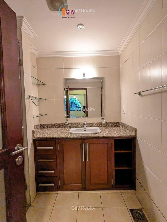 3 Bed Apartment with En Suite in Riverside - 14