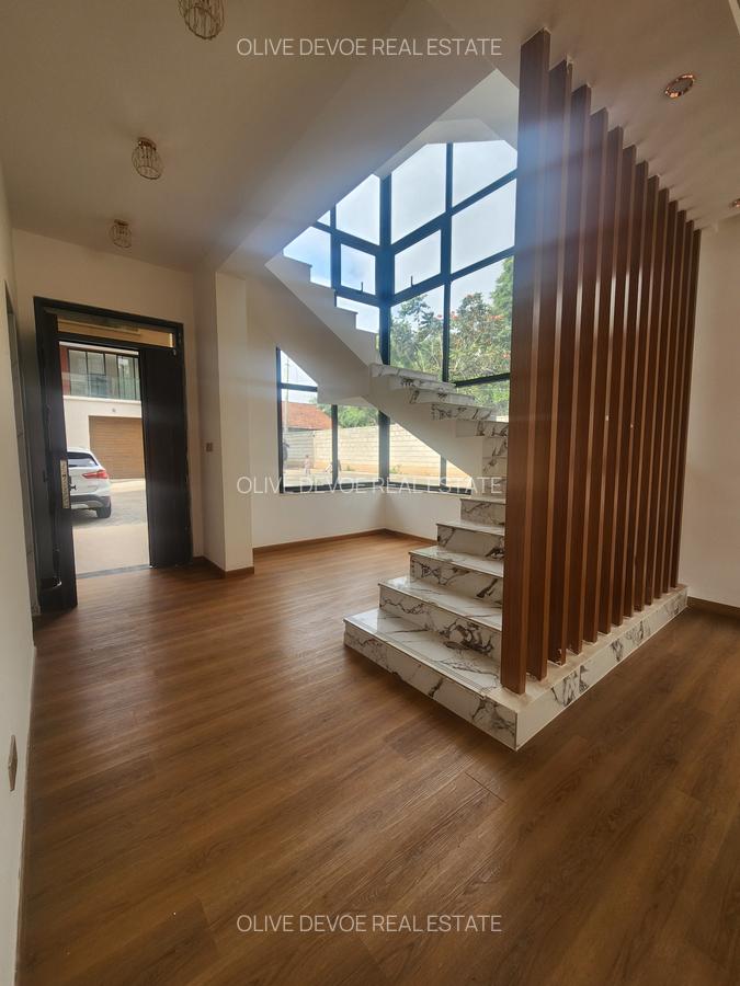 5 Bed Townhouse with En Suite in Lavington - 3