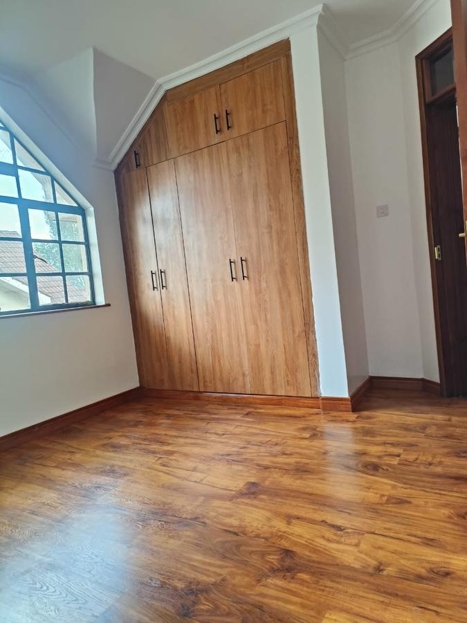 4 Bed Apartment with En Suite at Fourways - 12