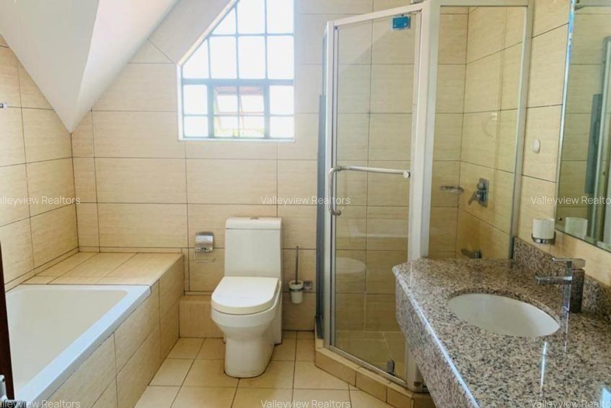 4 Bed Townhouse with En Suite at Lavington - 8