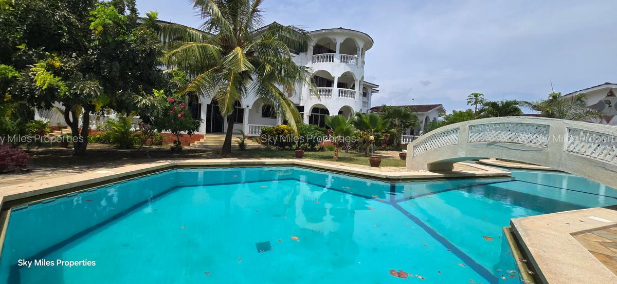 7 Bed Villa with En Suite at Serena Area - 5