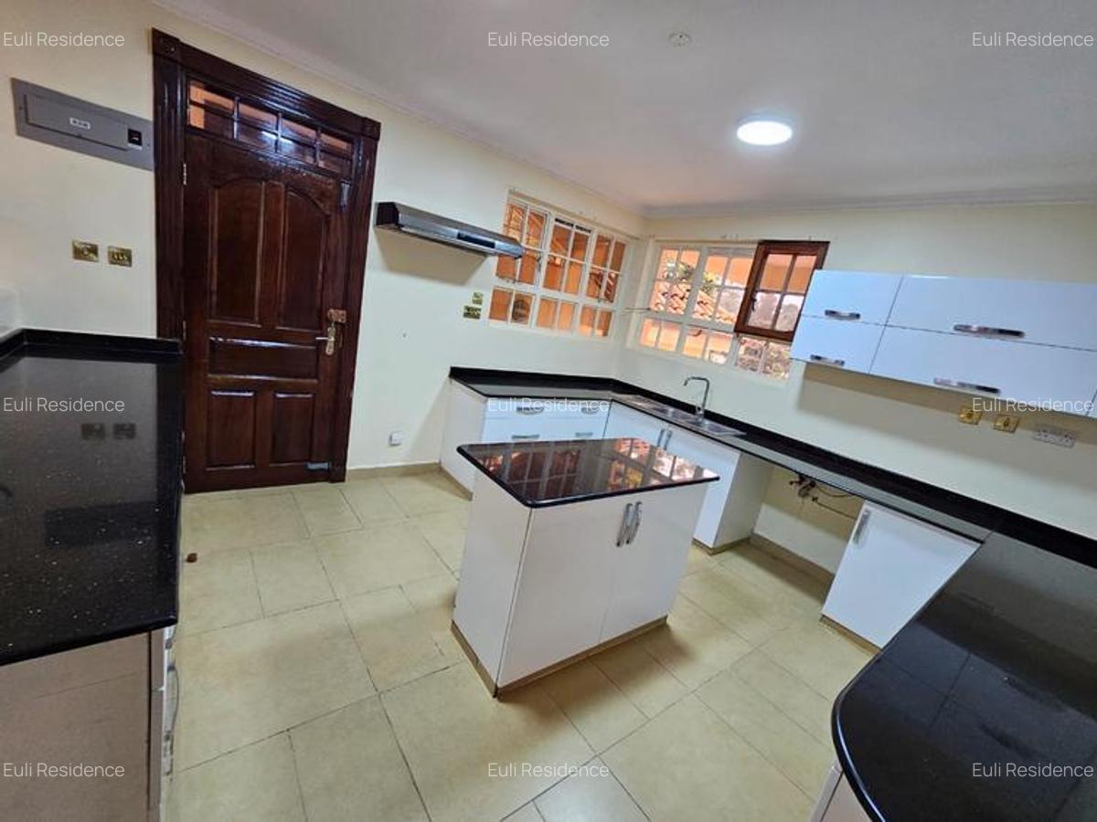 4 Bed Townhouse with En Suite at Kyuna Crescent - 11