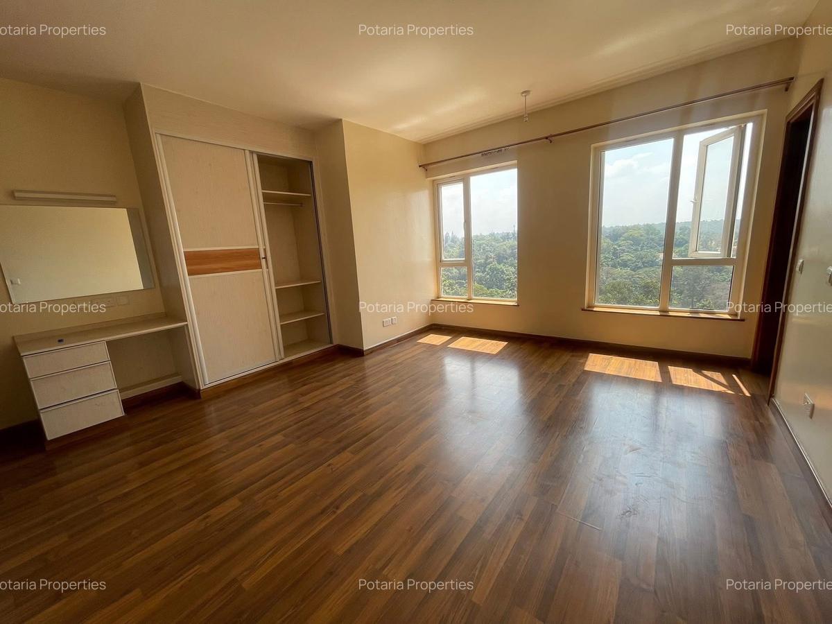 4 Bed Apartment with En Suite in Parklands - 12