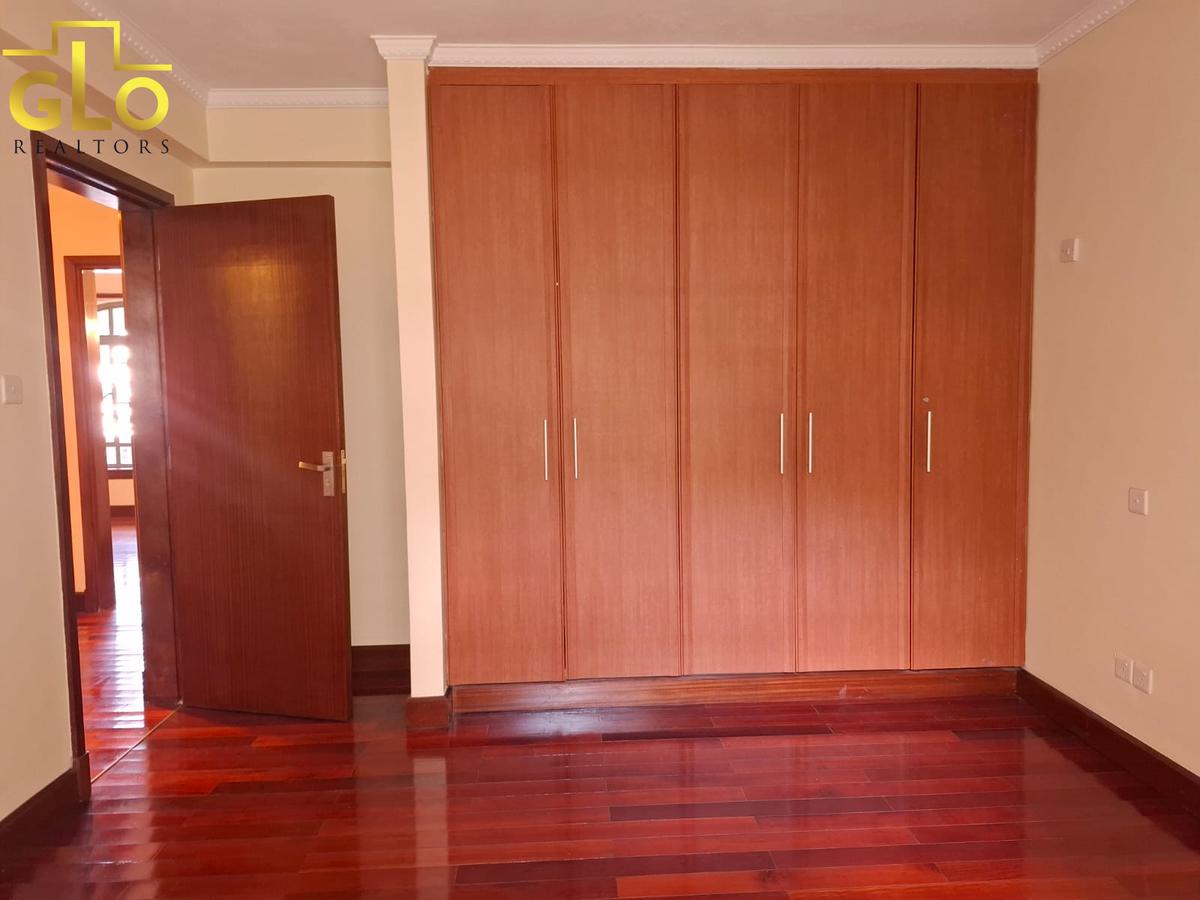 3 Bed Apartment with En Suite in Riverside - 15