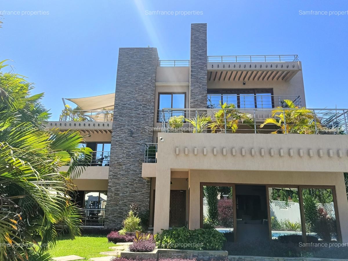 5 Bed Villa with En Suite at Beach Road - 5