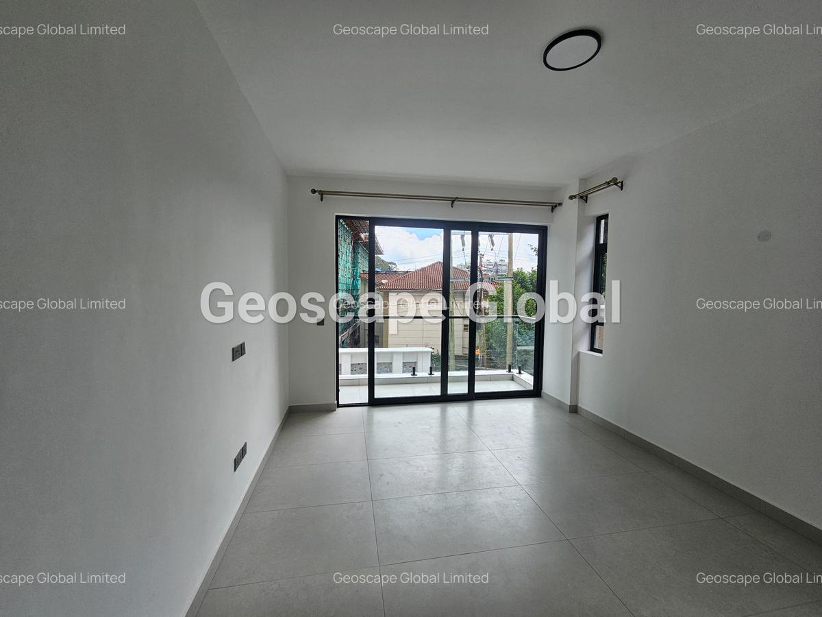 3 Bed Apartment with En Suite in Brookside - 1