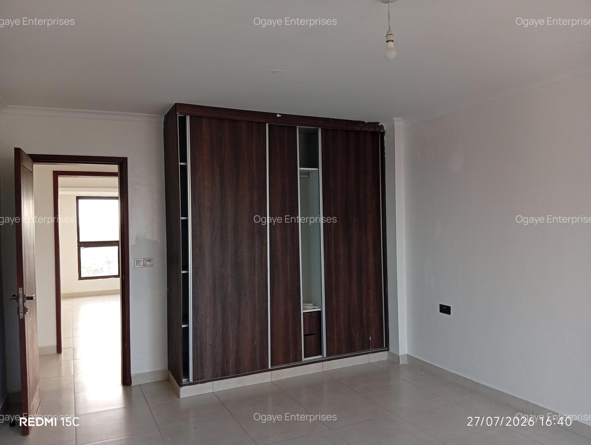 3 Bed Apartment with En Suite at Green Wood Drive - 8