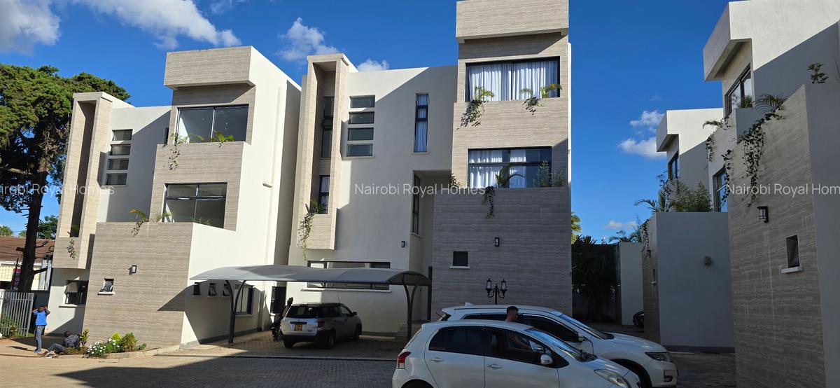 5 Bed Townhouse with En Suite at Lavington Green - 1