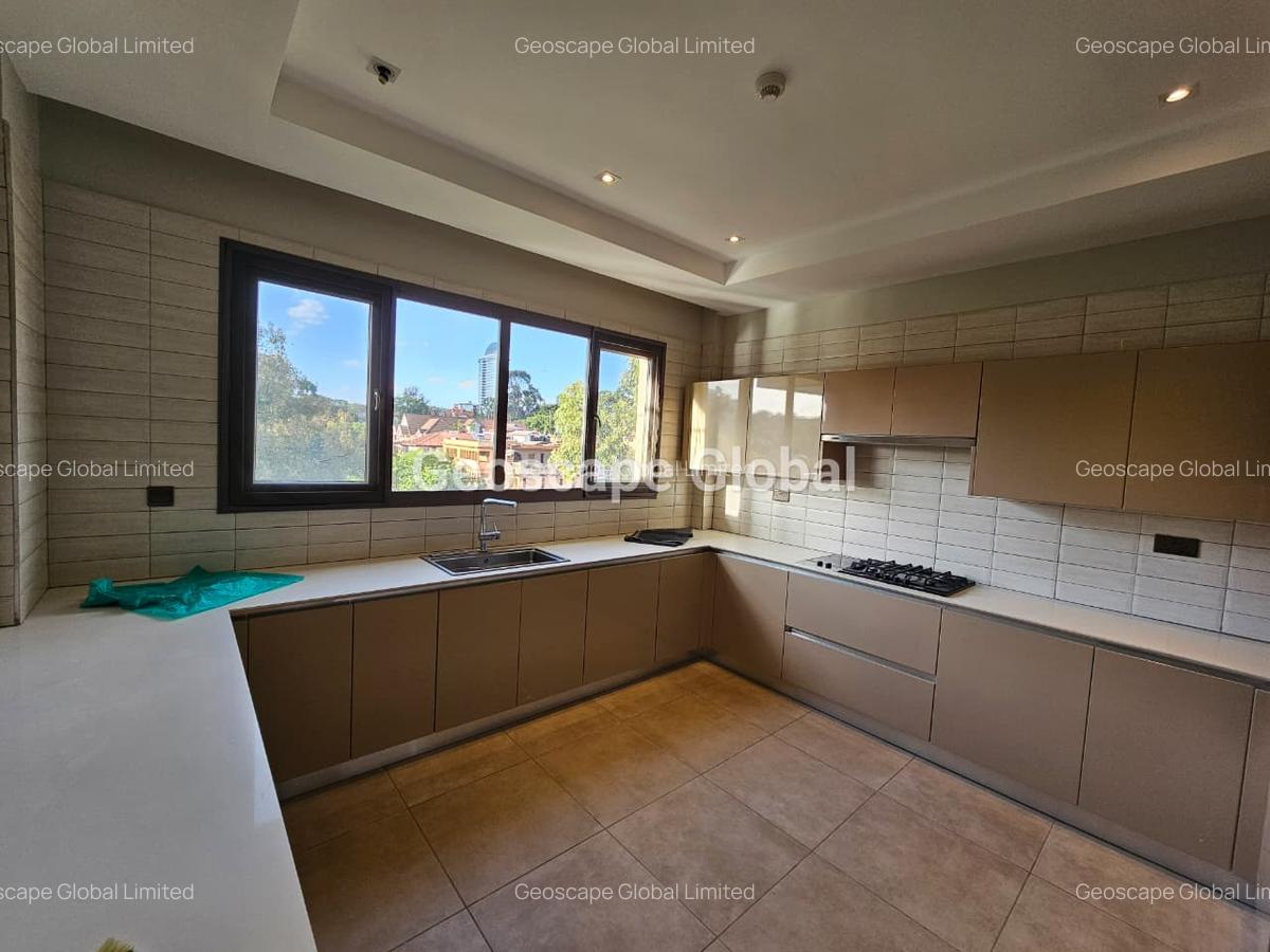 3 Bed Apartment with En Suite in Riverside - 10