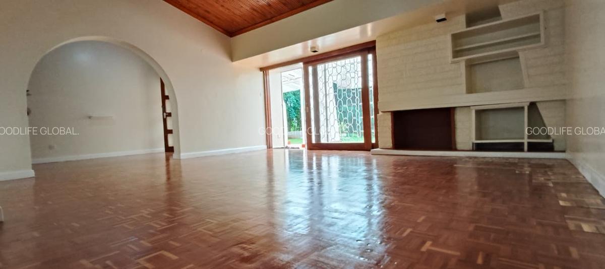 4 Bed House with En Suite at Rosslyn - 8