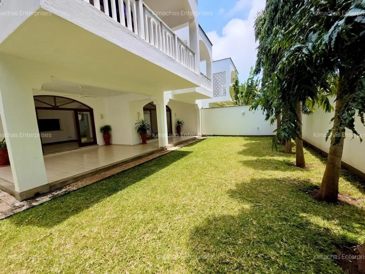 4 Bed Townhouse with En Suite at Greenwood - 20