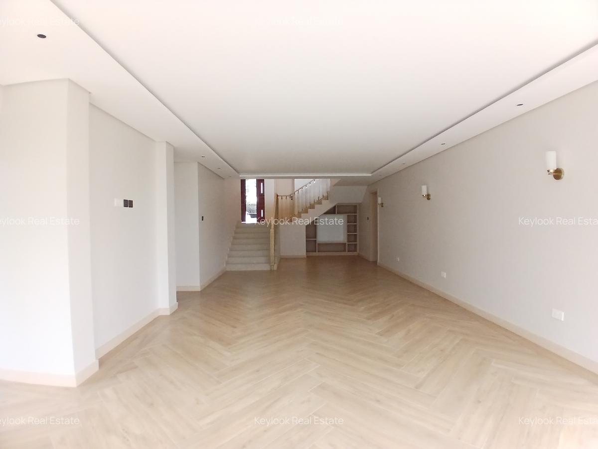 6 Bed Townhouse with En Suite at Lavington - 14