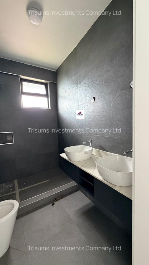 3 Bed Apartment with En Suite in Parklands - 12