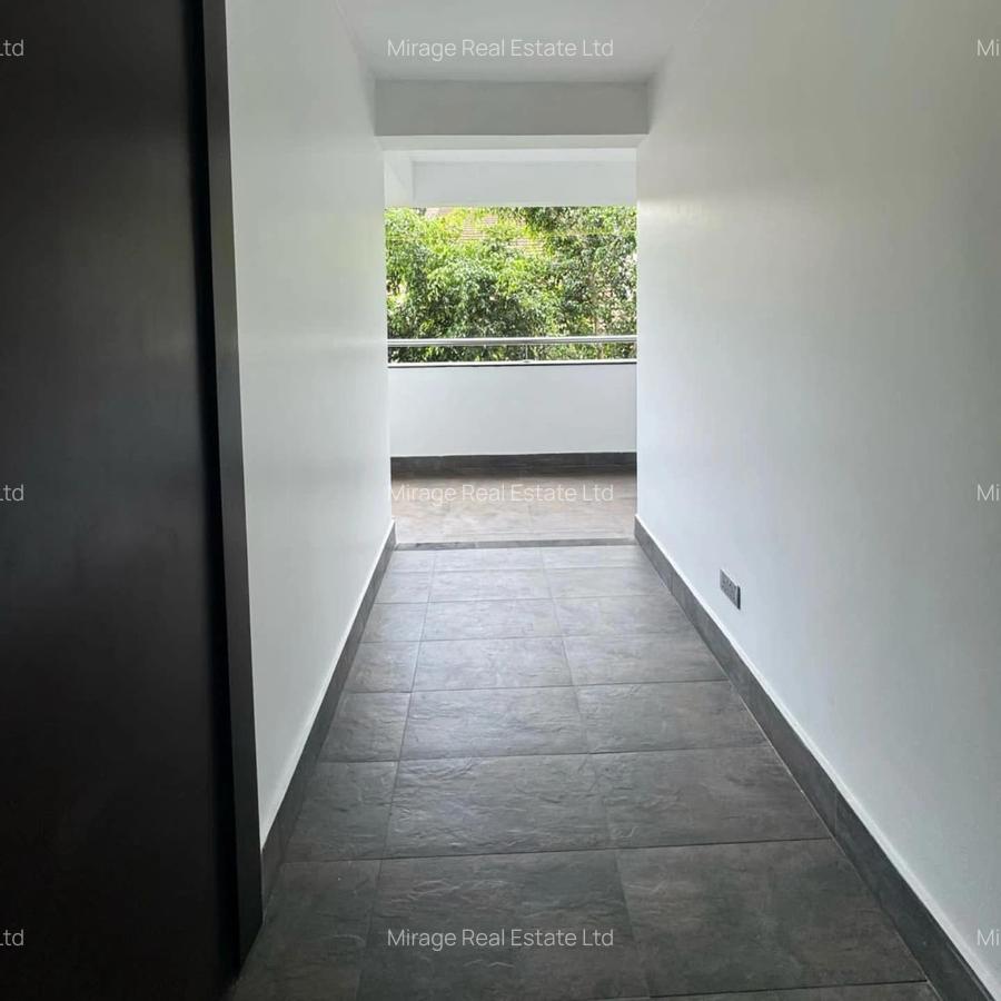 3 Bed Apartment with En Suite in Riverside - 2