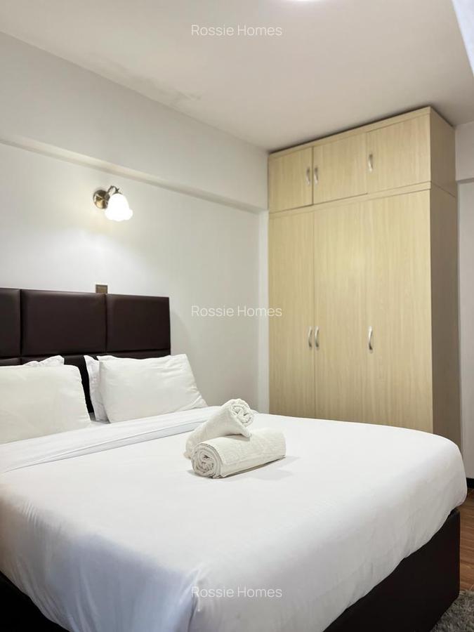 Serviced 1 Bed Apartment with En Suite at Dennis Pritt - 12