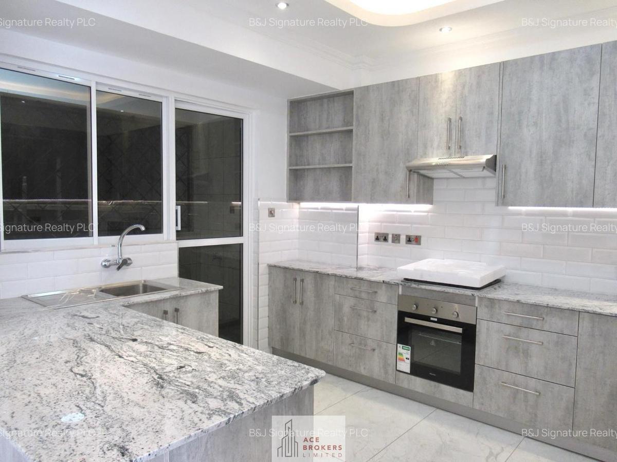 2 Bed Apartment with En Suite in Brookside - 2