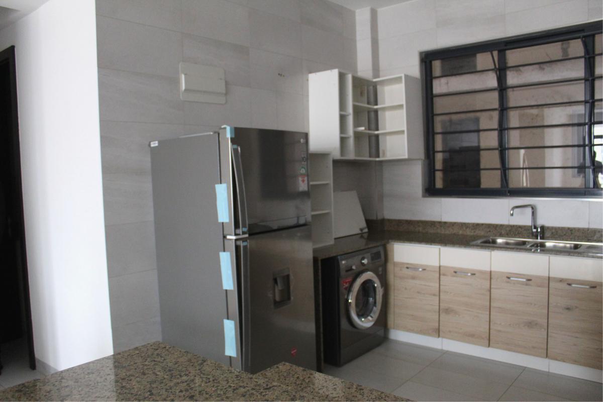 4 Bed Apartment with En Suite in Parklands - 14