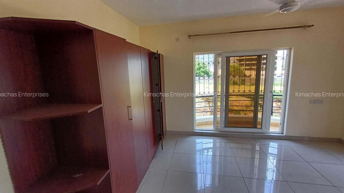 3 Bed Apartment with En Suite at Green Wood Drive - 11