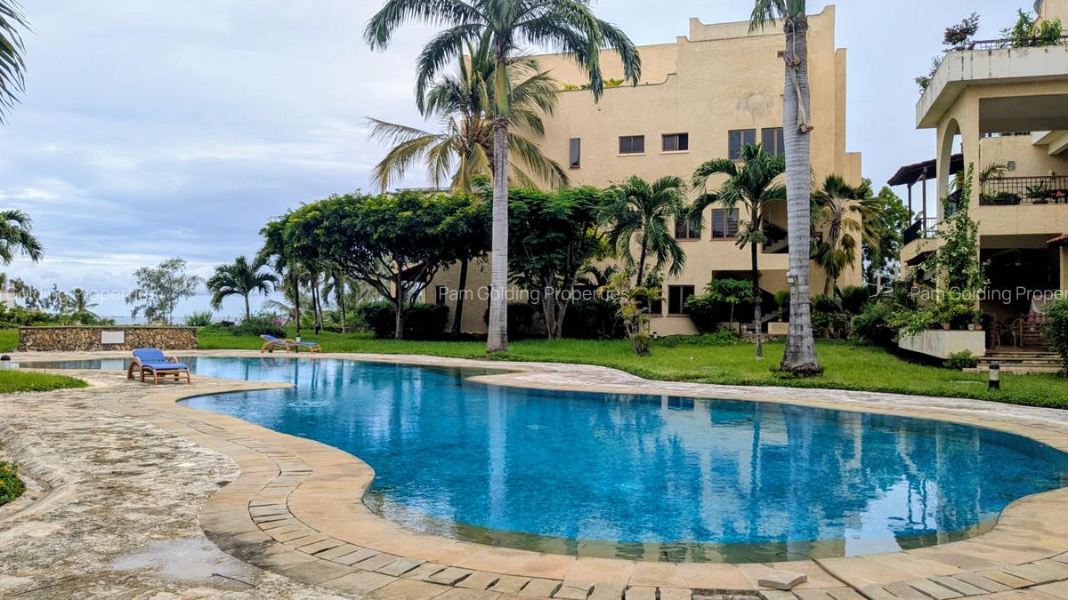 3 Bed Apartment with En Suite at Greenwood Drive - 19