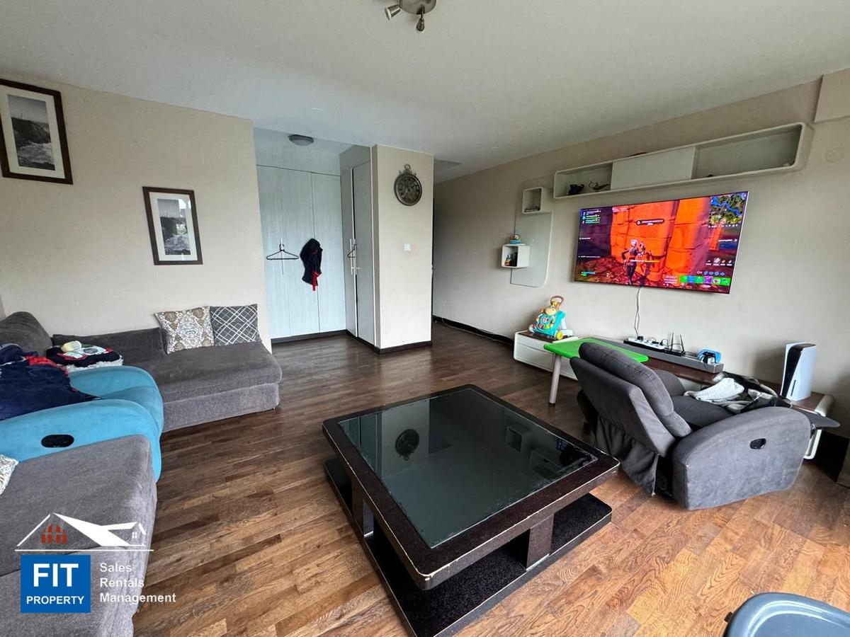 3 Bed Apartment with En Suite at Riverside Drive - 8