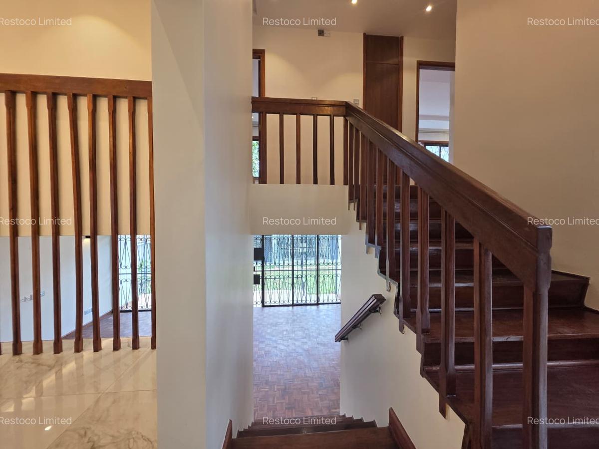 4 Bed Townhouse with Garden at Lantana Road - 1