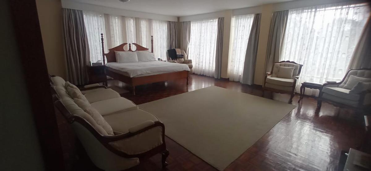 8 Bed House with En Suite in Lavington - 2