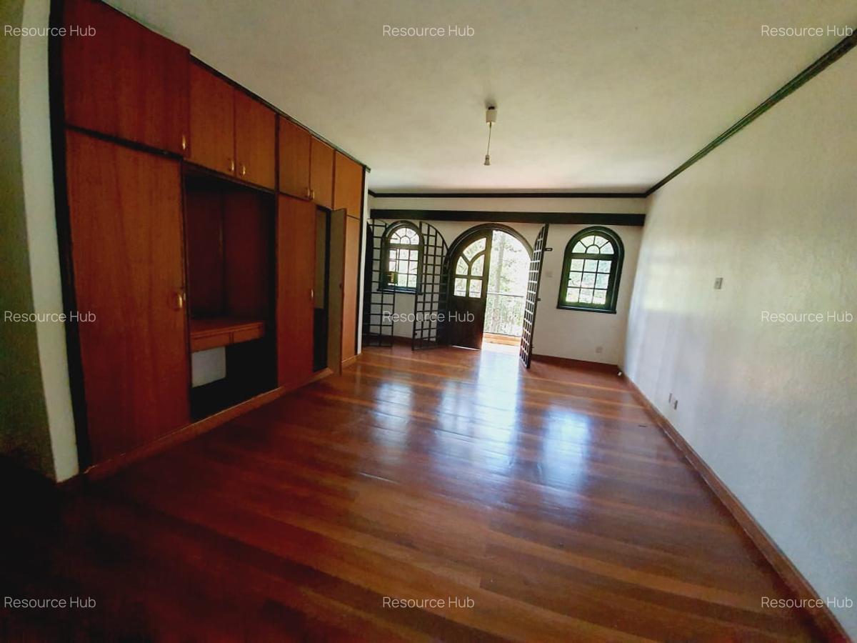 4 Bed Townhouse with En Suite at Riverside - 15