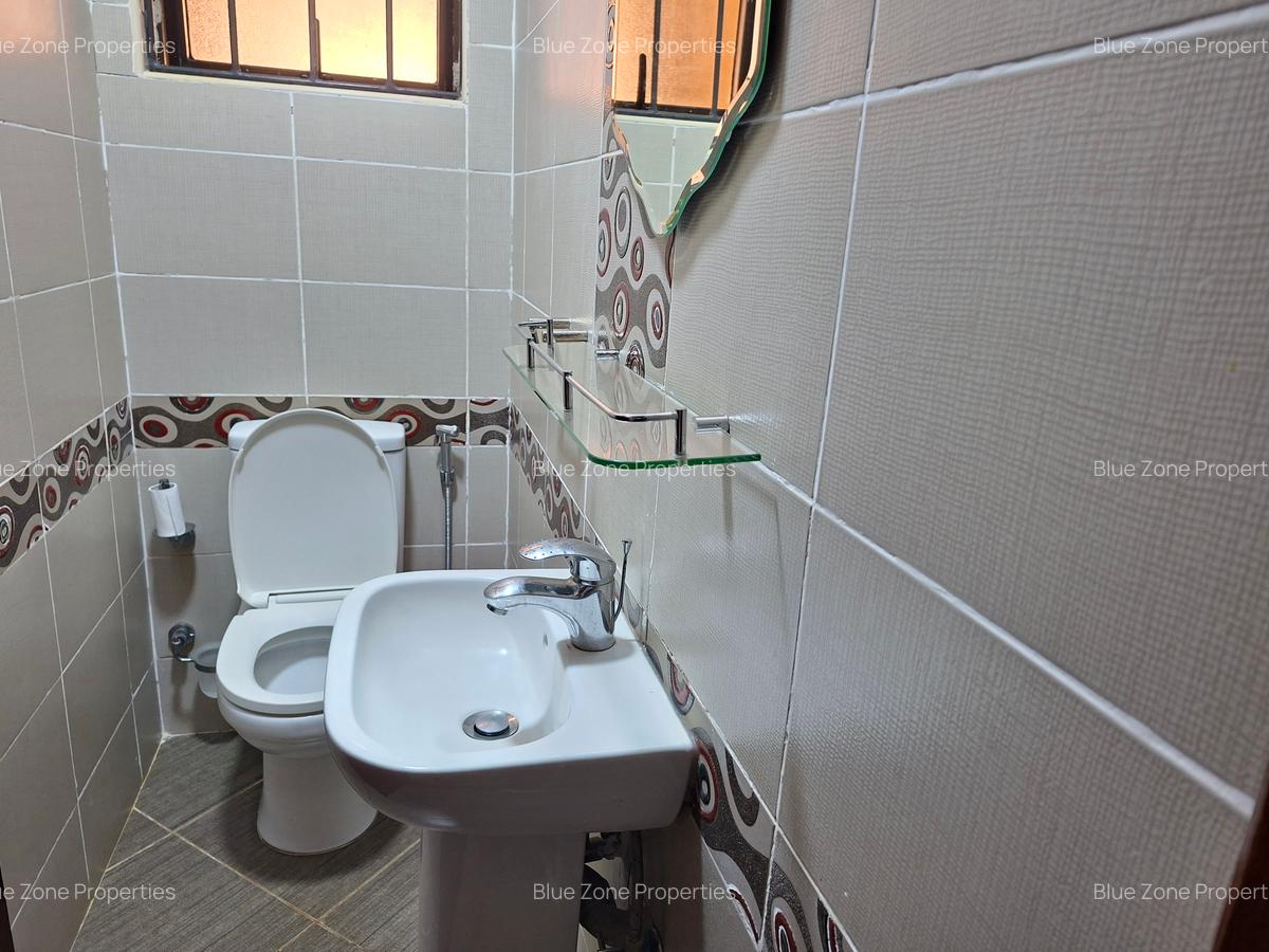 4 Bed Townhouse with En Suite at Close To Un - 8