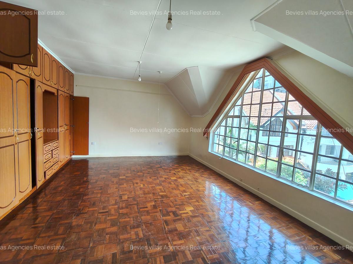 5 Bed Townhouse with En Suite at Westlands - 5