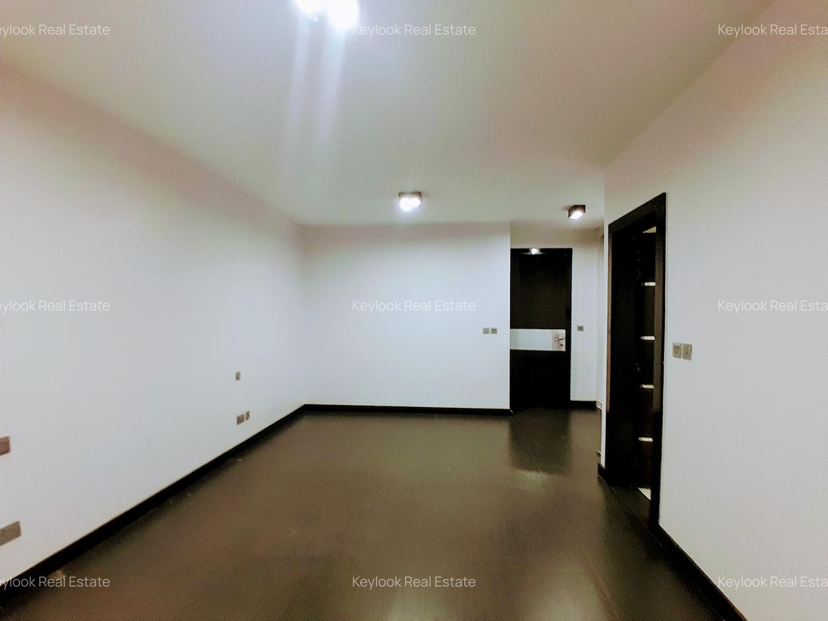 3 Bed Apartment with En Suite at Riverside Drive - 12