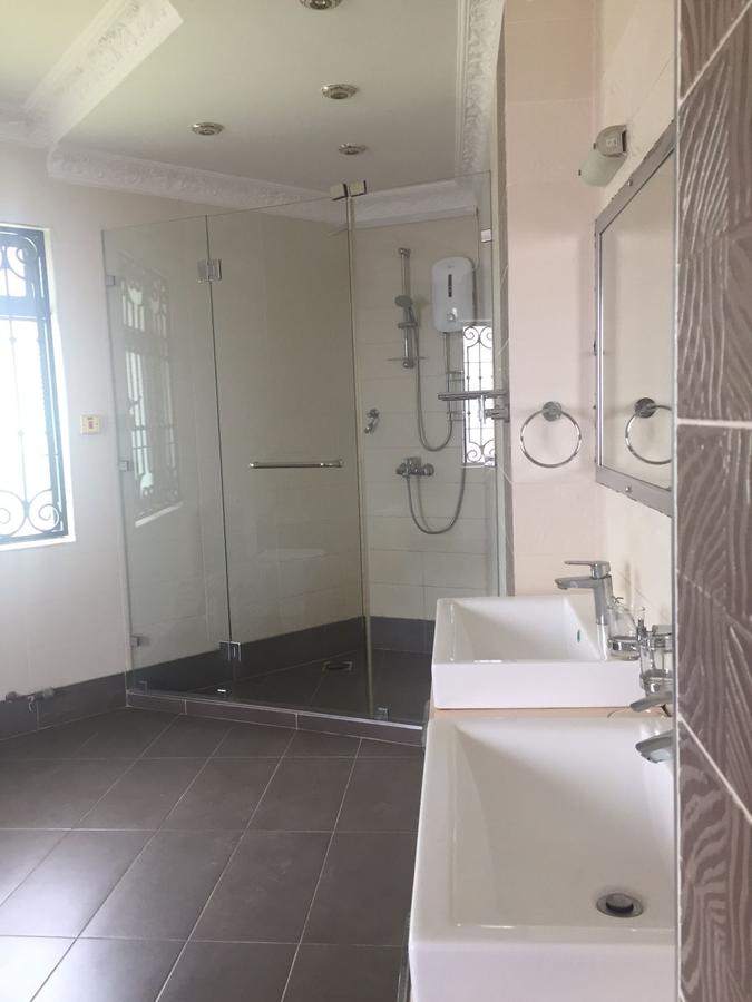 6 Bed Townhouse with En Suite at Runda - 15