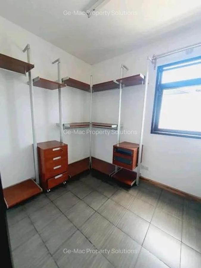 5 Bed House with En Suite in Lavington - 7