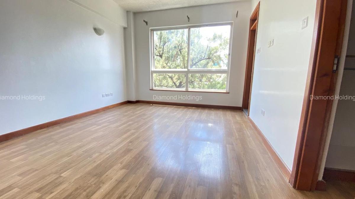 4 Bed Apartment with En Suite at Parklands - 2