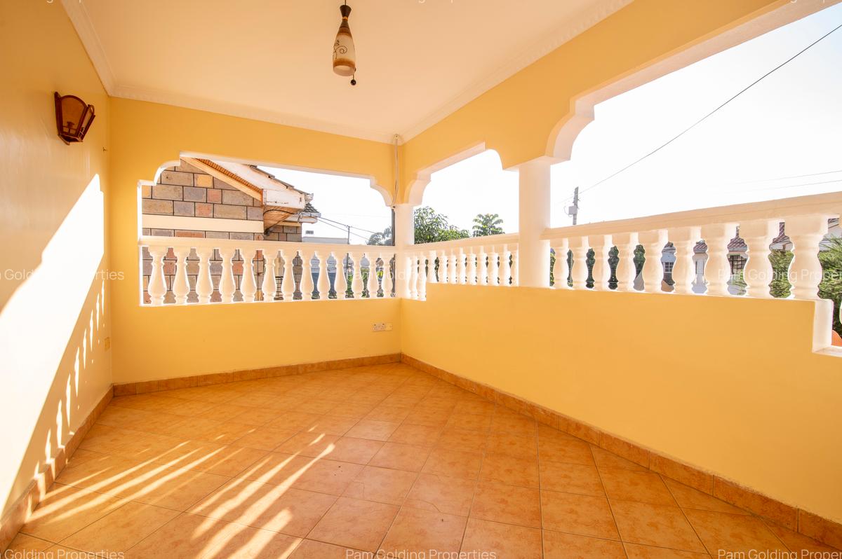 4 Bed House with En Suite at Safari Park - 18