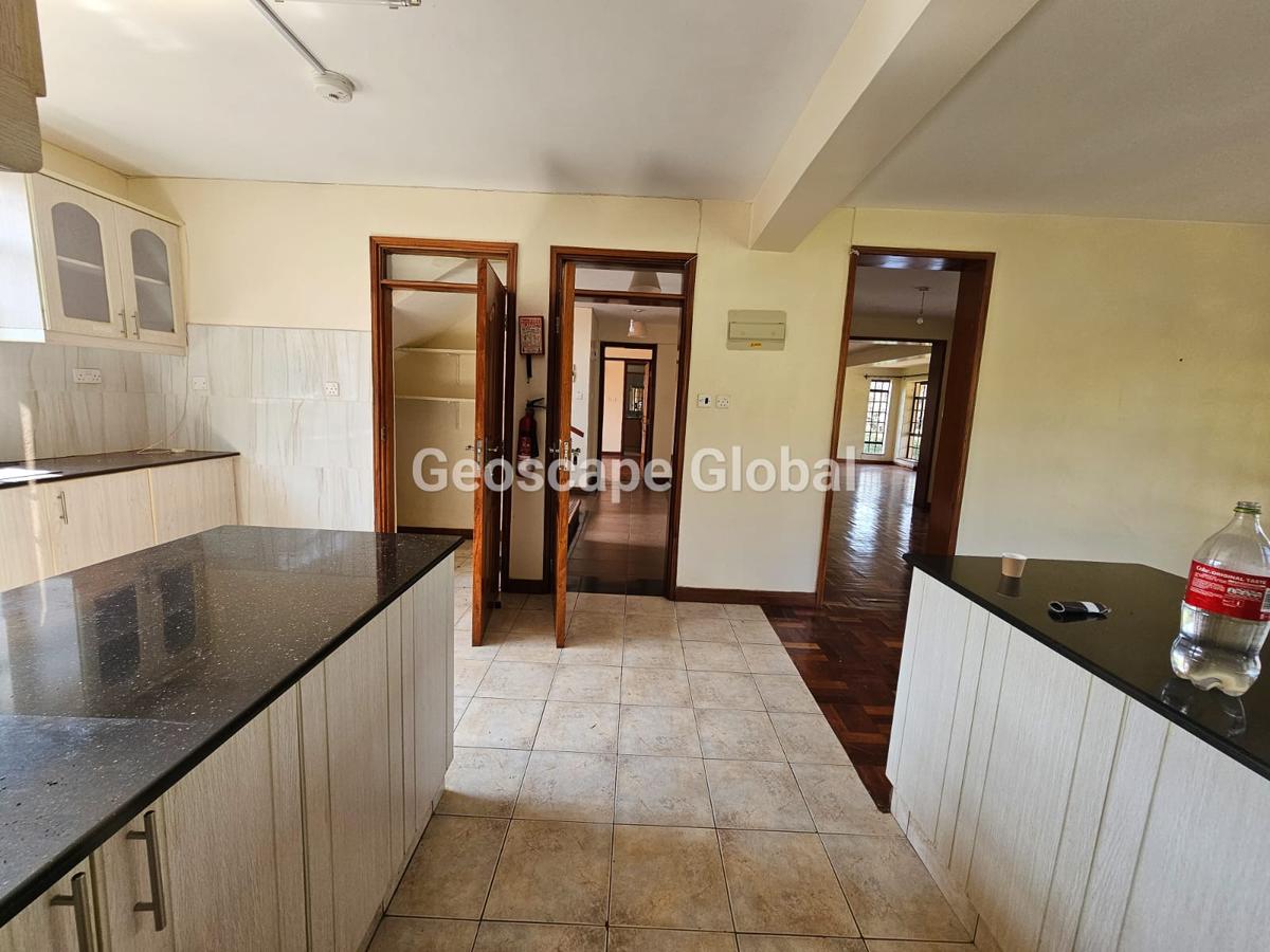 3 Bed Apartment with En Suite in Rosslyn - 11