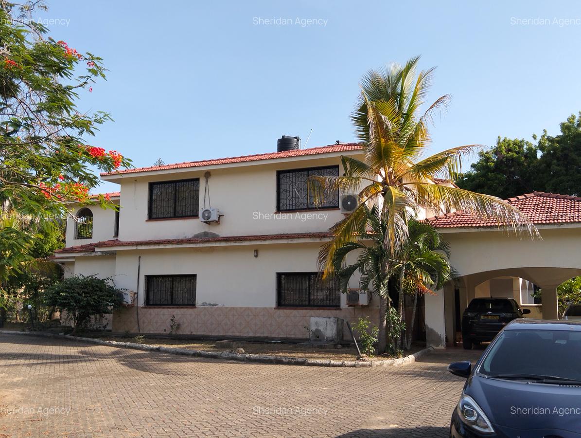 5 Bed Townhouse with En Suite at Park Lane - 1