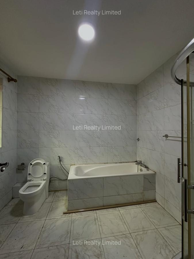 5 Bed Townhouse with En Suite in Kileleshwa - 14