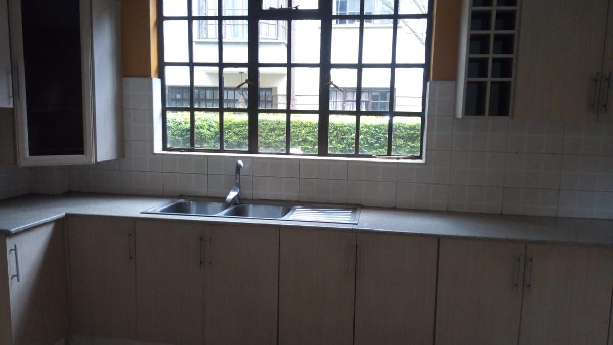 4 Bed Townhouse with En Suite at Lavington - 9