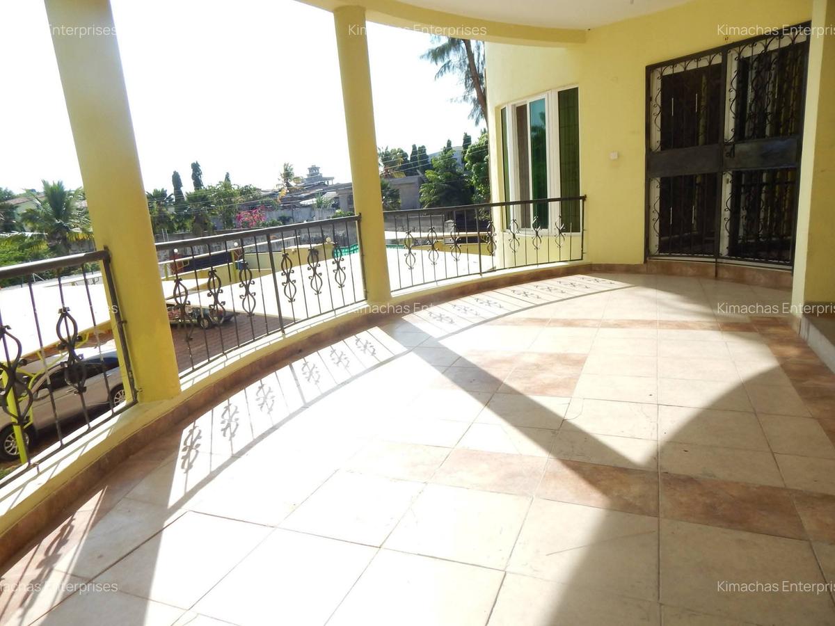 3 Bed Apartment with En Suite at Links - 1