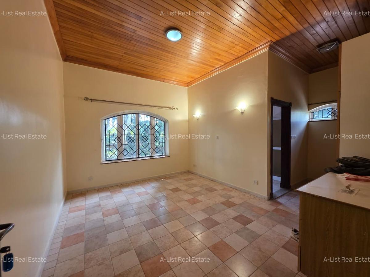 4 Bed House with En Suite at Hillview - 12