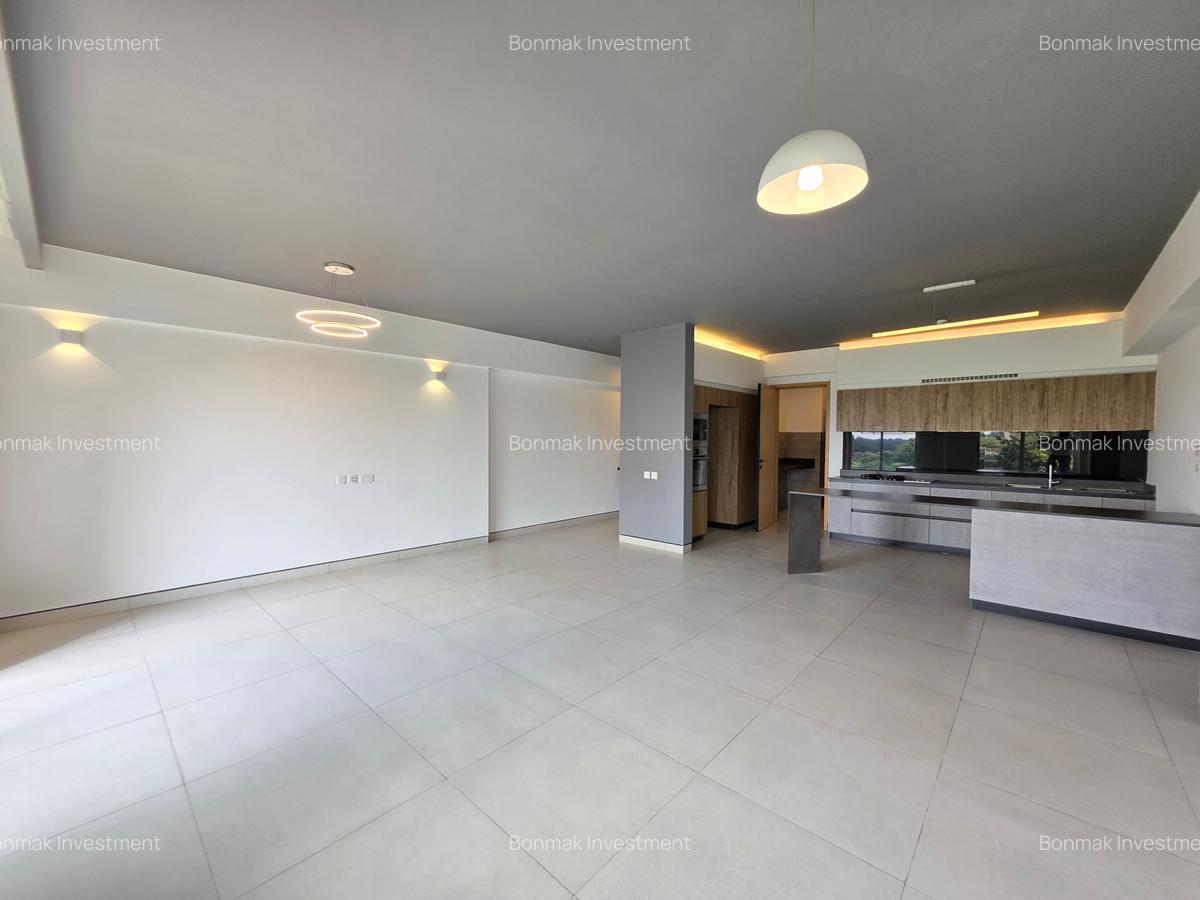 3 Bed Apartment with En Suite at Apartments - 4