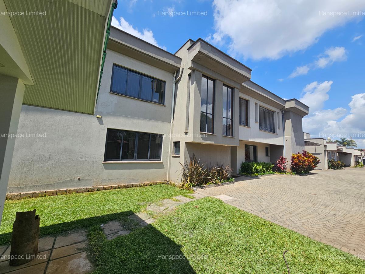 6 Bed Villa with En Suite in Lavington - 2