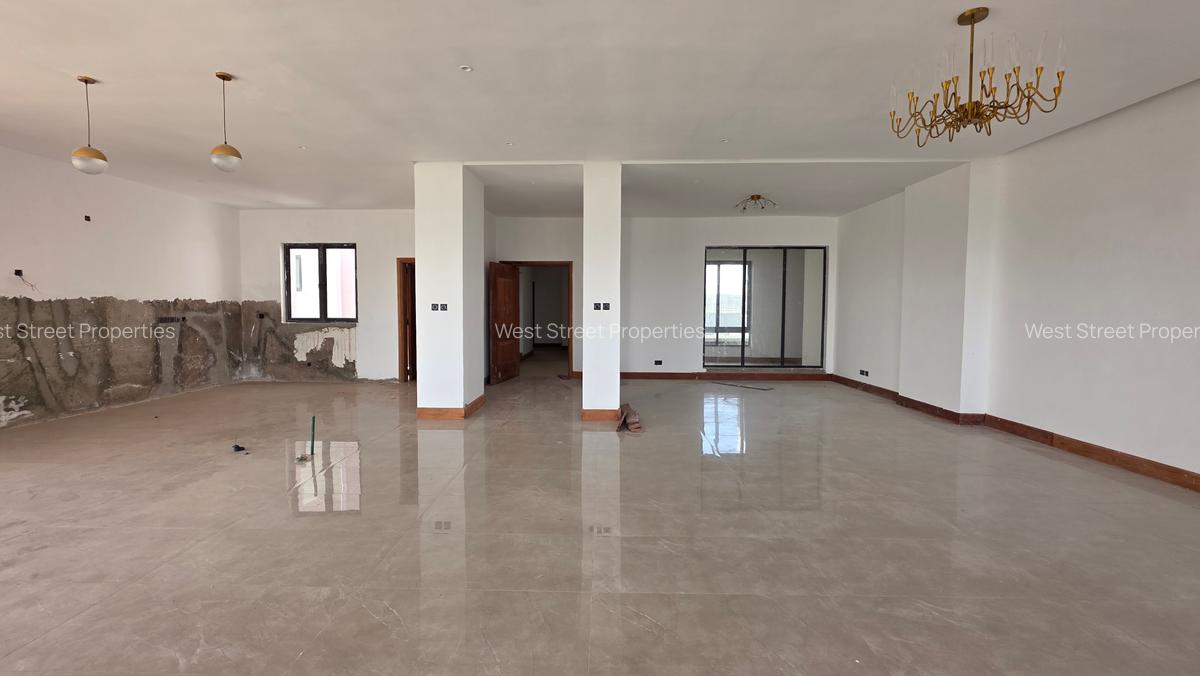 4 Bed Apartment with En Suite at Riverside Drive - 8