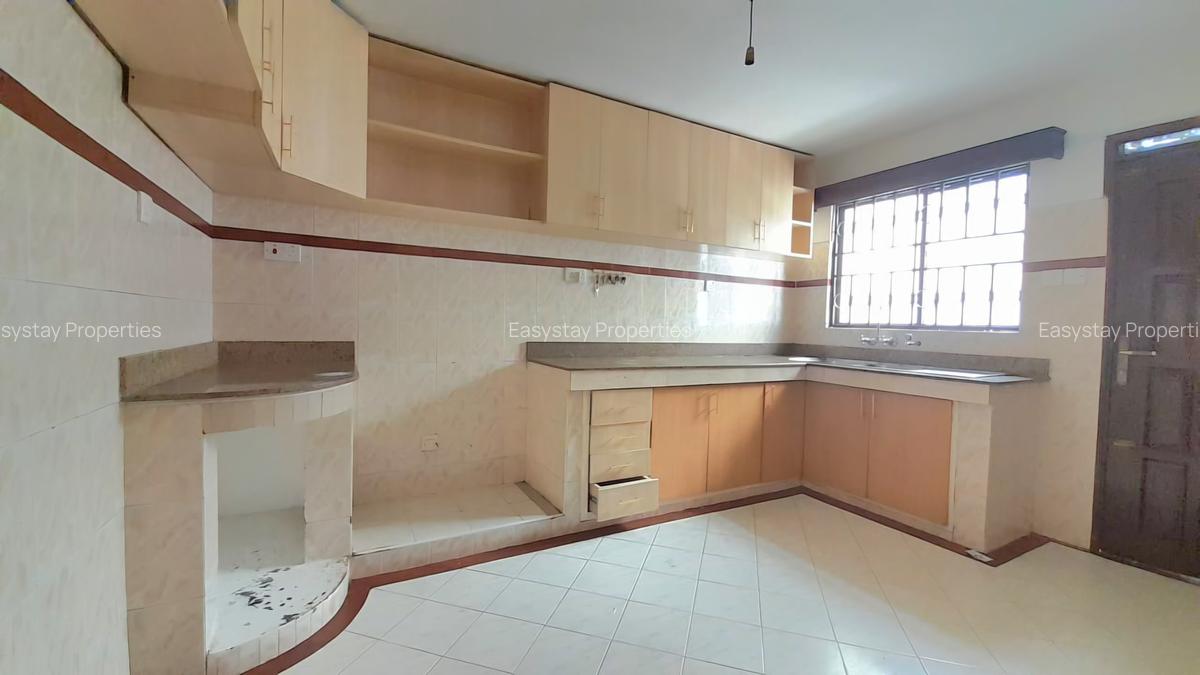 4 Bed Townhouse with En Suite in Lavington - 3